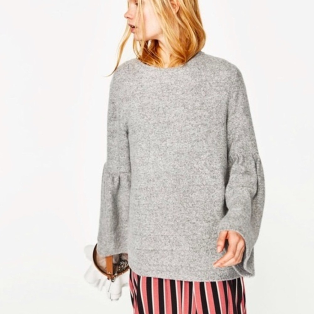 Zara Trafaluc Women's Size Small Gray Knit Bell Sleeves Relaxed Fit